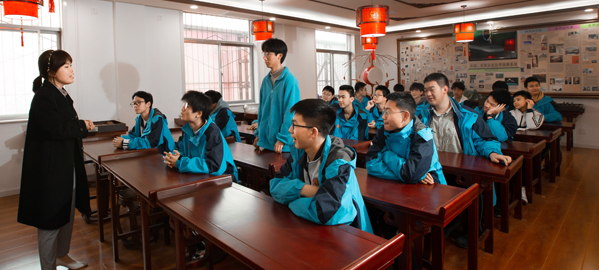 彬县 分类教学，因材施教，采取“一类一方案、一人一目标”的教学方法