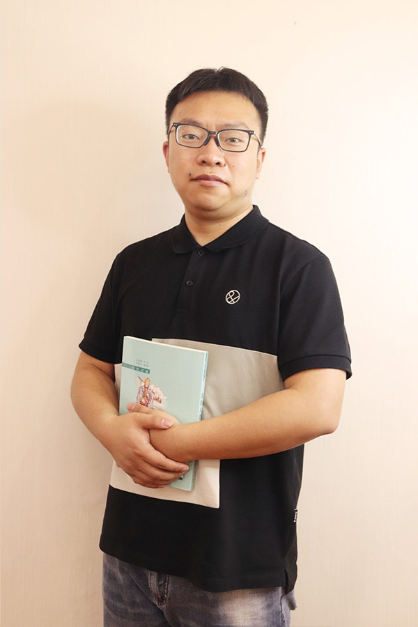 彬县杨斌 本科学历，毕业于西安航空学院