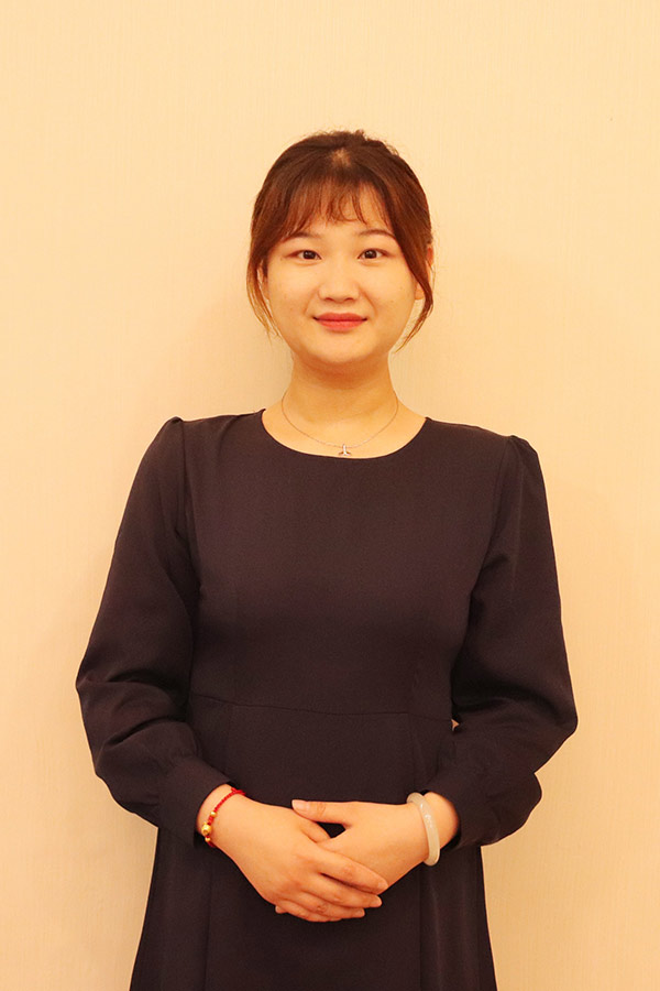 彬县文哲 本科学历，优秀班主任
